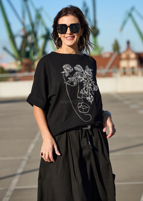 Czarna bluzka z krótkim rękawem i haftem twarzy z kwiatami w stylu artystycznym moda damska