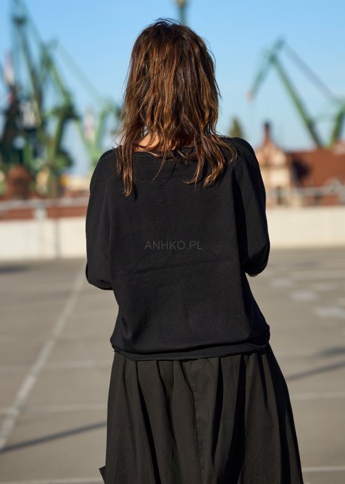 Czarna bluzka z krótkim rękawem i haftem twarzy z kwiatami w stylu artystycznym moda damska