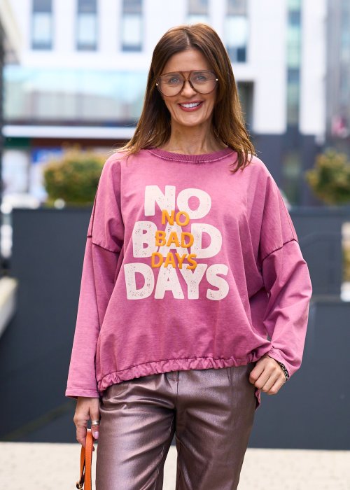różowa bluza damska oversize z napisem „No Bad Days”, bawełniana, z luźnym krojem i ściągaczem