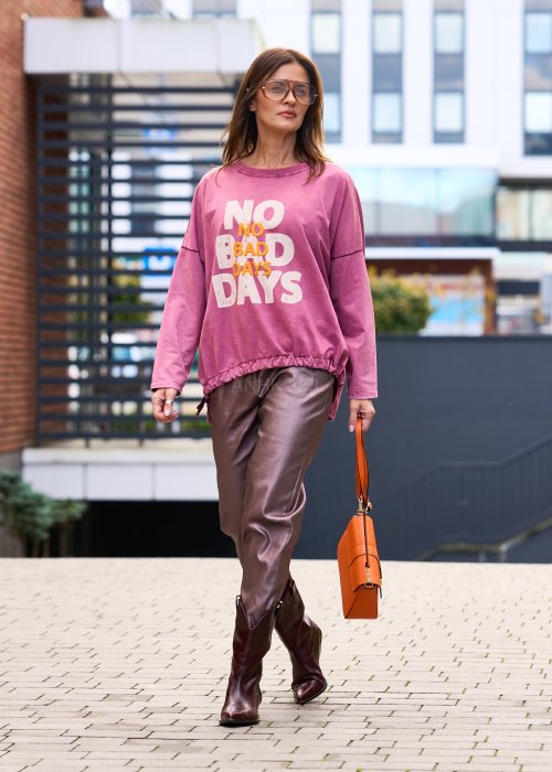 różowa bluza damska oversize z napisem „No Bad Days”, bawełniana, z luźnym krojem i ściągaczem