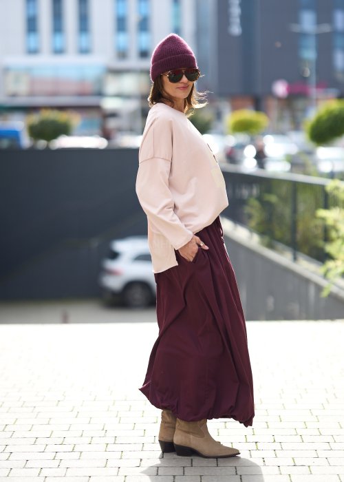 Jasnoróżowa bluza damska z nadrukiem „NO BAD DAYS” i obniżoną linią ramion, styl streetwear