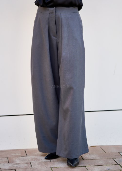 Szare spodnie z miękkiej tkaniny, szeroka nogawka, wysoki stan i klasyczny, elegancki fason