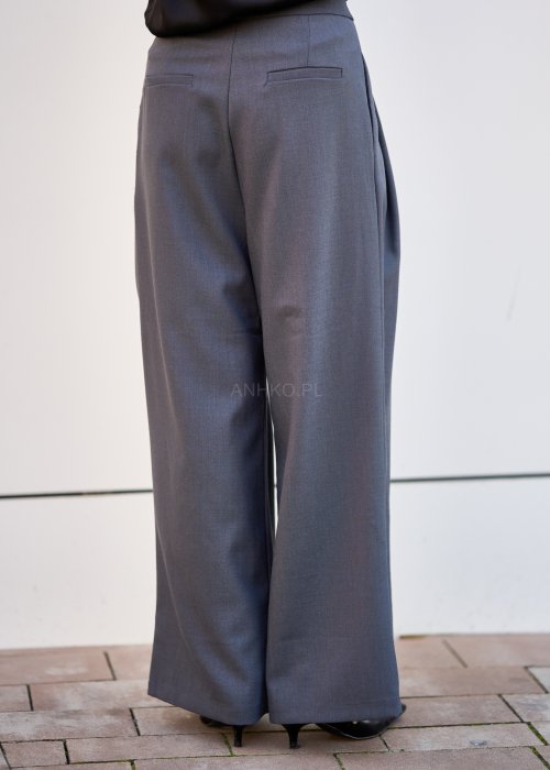 Szare spodnie z miękkiej tkaniny, szeroka nogawka, wysoki stan i klasyczny, elegancki fason
