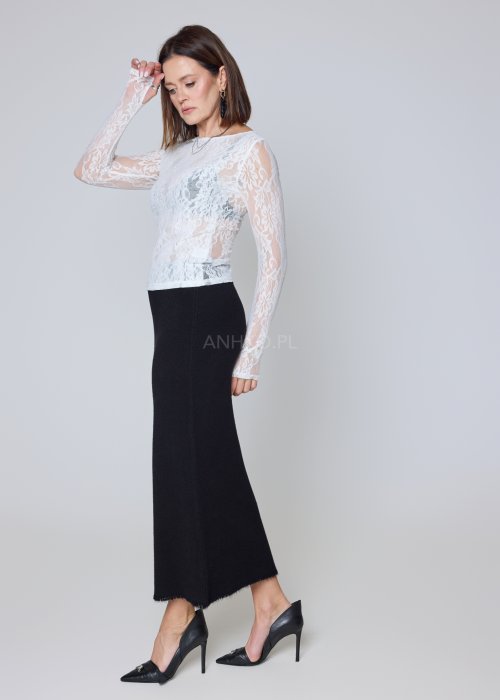 Koronkowa  damska bluzka biała o transparentnym, dopasowanym fasonie z długimi rękawami