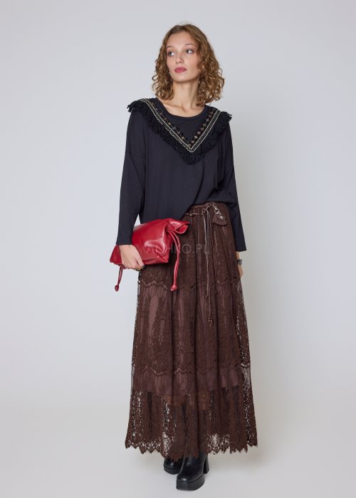 Dzianinowa bluzka czarna z boho aplikacją i frędzlami o luźnym, komfortowym fasonie