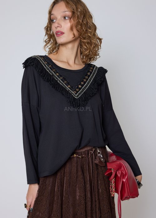 Dzianinowa bluzka czarna z boho aplikacją i frędzlami o luźnym, komfortowym fasonie