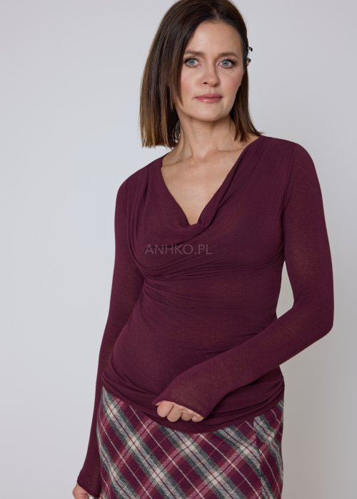 Wiskozowa bluzka śliwkowa o drapowanym dekolcie i dopasowanym, elastycznym fasonie