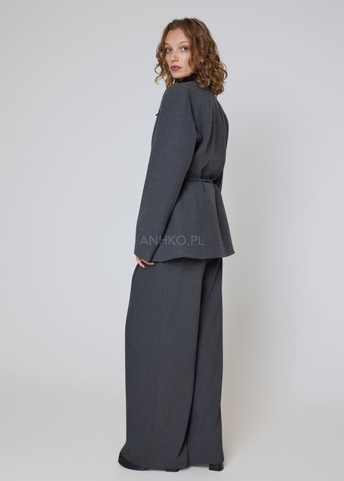 Bawełniana marynarka grafitowa o nowoczesnym kroju z paskiem w talii i bocznymi kieszeniami