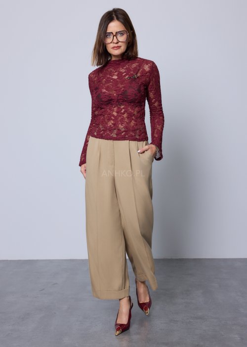 Bordowa, koronkowa bluzka z długim rękawem i stójką