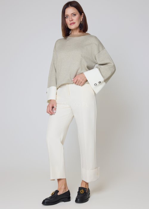 Materiałowe spodnie ecru o prostym kroju z szerokimi mankietami