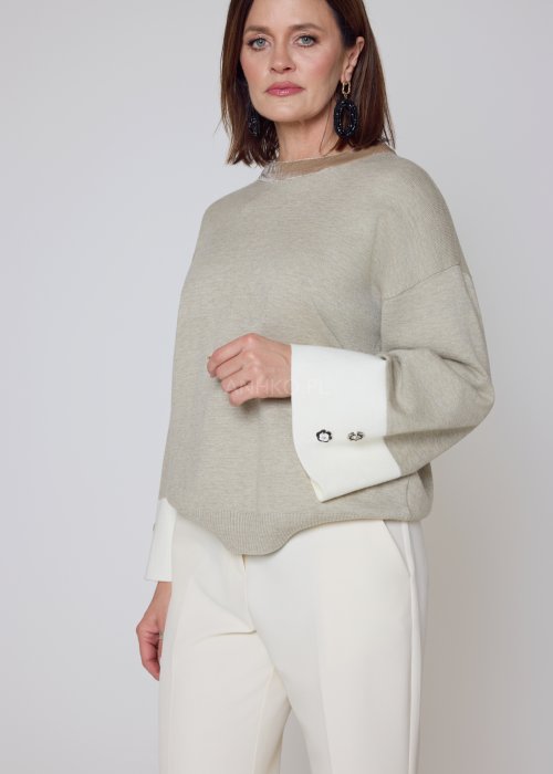 Dzianinowy sweter beżowy z kontrastowymi białymi mankietami oversize