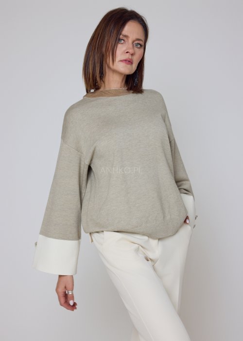 Dzianinowy sweter beżowy z kontrastowymi białymi mankietami oversize