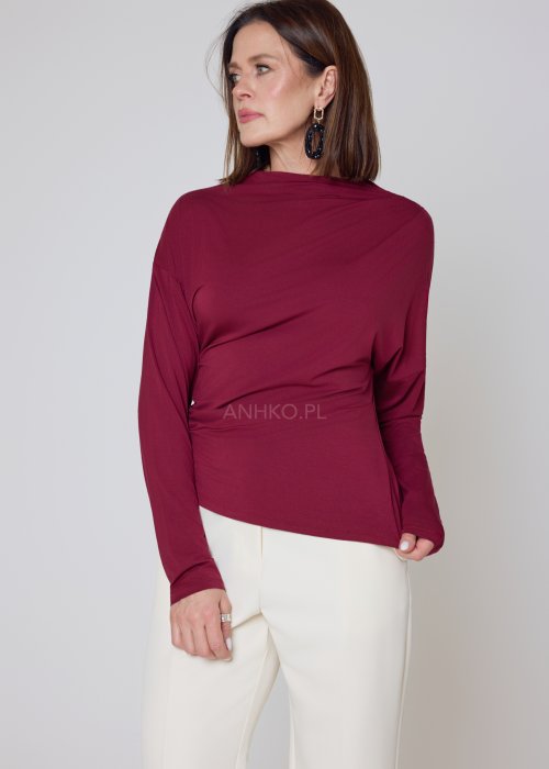 Dzianinowa bluzka śliwkowa gładka z drapowanym, asymetrycznym fasonem