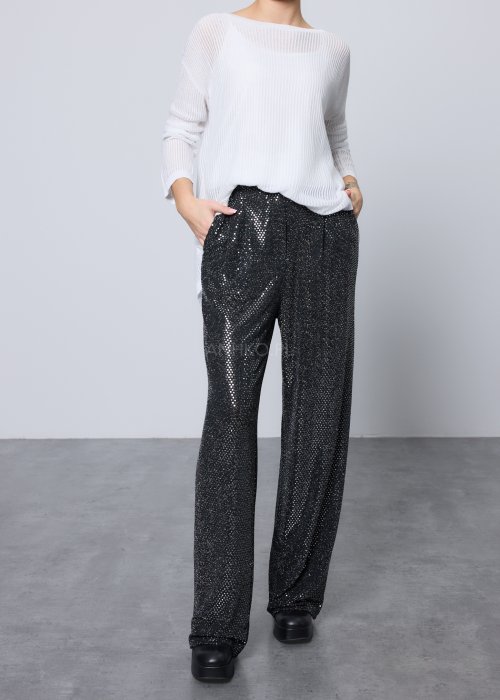 Czarne szerokie spodnie o połyskującej, cekinowej fakturze