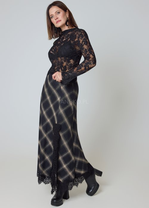 Koronkowa bluzka czarna ażurowa z długim rękawem i dopasowanym krojem