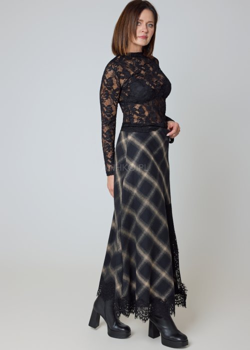 Koronkowa bluzka czarna ażurowa z długim rękawem i dopasowanym krojem