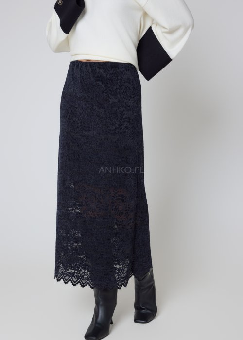 Koronkowa spódnica granatowa o długości midi z prostym, eleganckim fasonem.