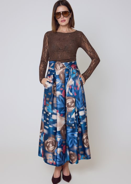 Korzonkowa bluzka brązowa, dopasowany fason z długim rękawem.