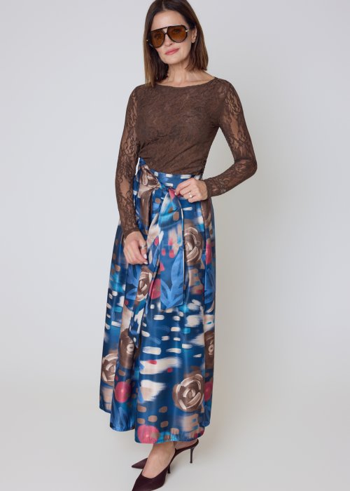 Korzonkowa bluzka brązowa, dopasowany fason z długim rękawem.