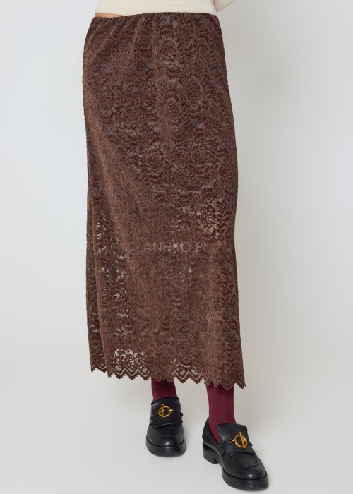 Ażurowa spódnica brązowa, długa, o prostym fasonie.