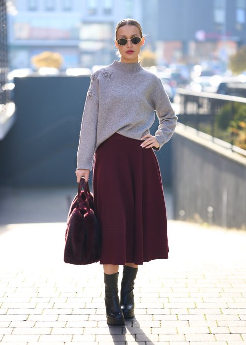 Spódnica bordowa o rozkloszowanym, midi kroju