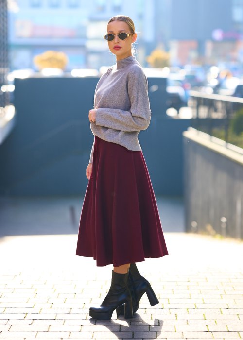 Spódnica bordowa o rozkloszowanym, midi kroju