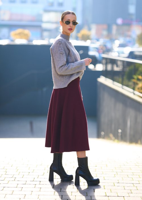Spódnica bordowa o rozkloszowanym, midi kroju