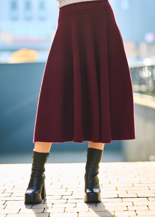 Spódnica bordowa o rozkloszowanym, midi kroju