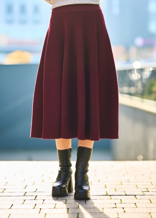 Spódnica bordowa o rozkloszowanym, midi kroju