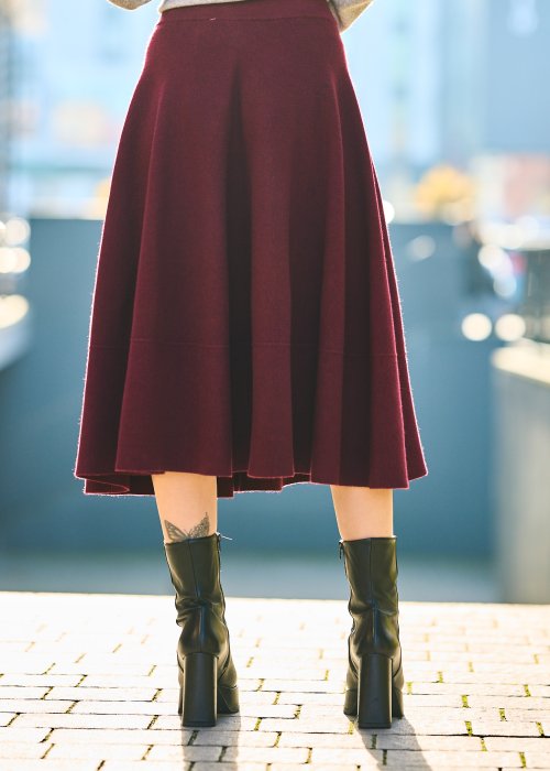 Spódnica bordowa o rozkloszowanym, midi kroju