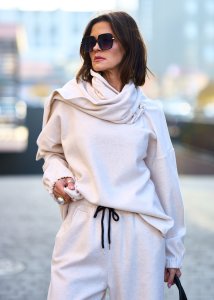 Bluza Miralune Kremowa z Szalem 
