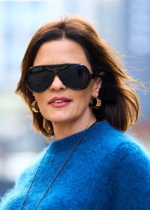 Czarne oversize’owe okulary przeciwsłoneczne o masywnej oprawie w nowoczesnym stylu