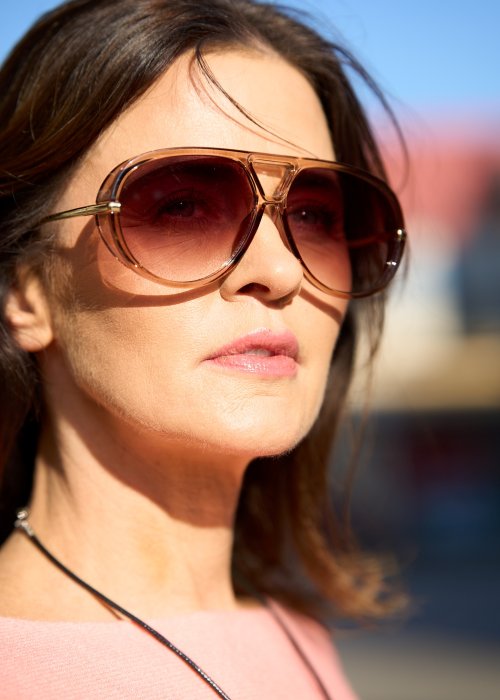 Brązowe oversize’owe okulary przeciwsłoneczne z gradientowymi szkłami