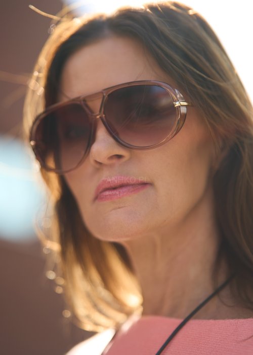 Brązowe oversize’owe okulary przeciwsłoneczne z gradientowymi szkłami