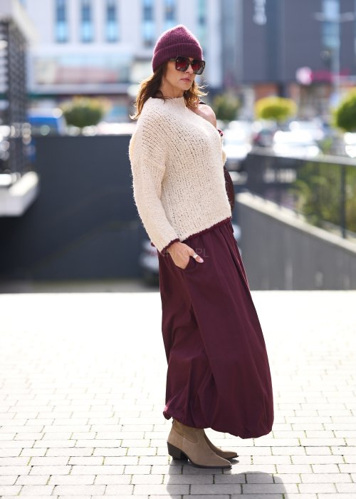 Bordowa spódnica o luźnym kroju z dużą kieszenią i wiązaniem w talii, styl oversize casual