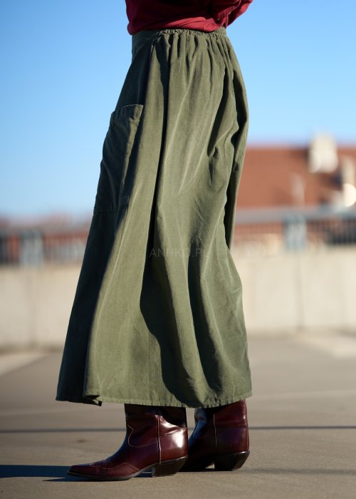 Długa zielona spódnica z bawełny o rozkloszowanym kroju w stylu boho z naszytą kieszenią