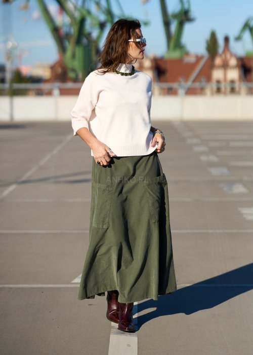 Długa zielona spódnica z bawełny o rozkloszowanym kroju w stylu boho z naszytą kieszenią