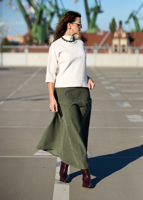 Długa zielona spódnica z bawełny o rozkloszowanym kroju w stylu boho z naszytą kieszenią