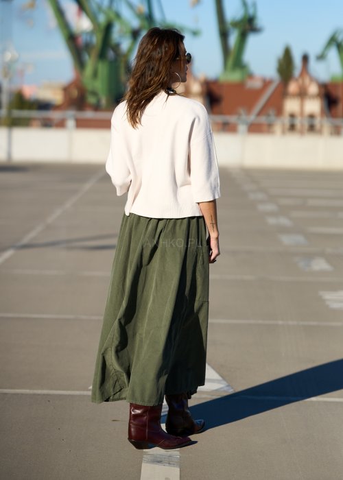 Długa zielona spódnica z bawełny o rozkloszowanym kroju w stylu boho z naszytą kieszenią