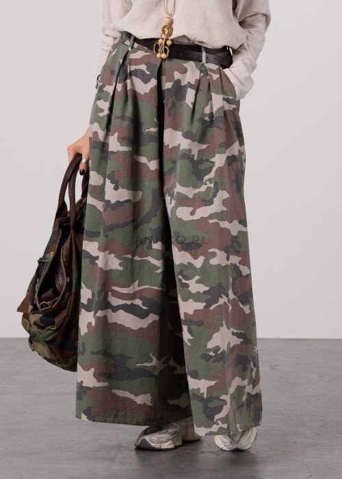 Szerokie spodnie w stylu wide leg z motywem moro