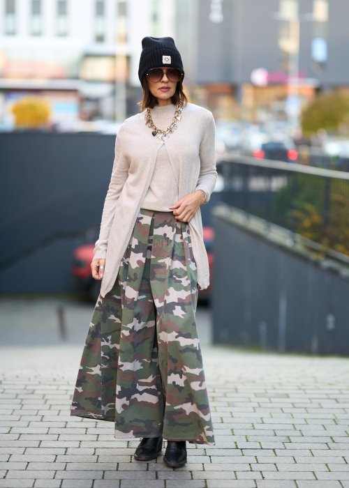 Szerokie spodnie w stylu wide leg z motywem moro