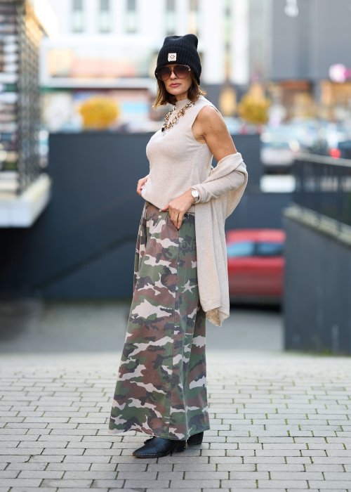 Szerokie spodnie w stylu wide leg z motywem moro