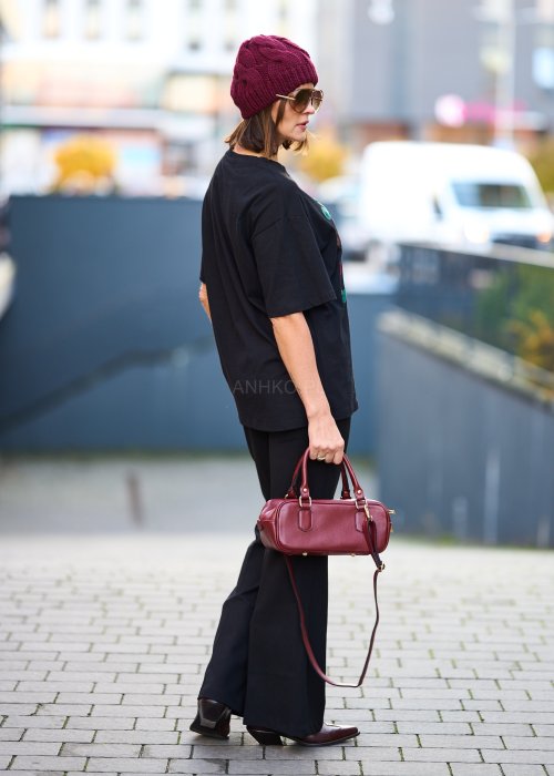 Czarne eleganckie spodnie z rozszerzanymi nogawkami