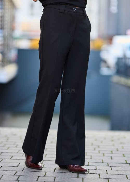 Czarne eleganckie spodnie z rozszerzanymi nogawkami