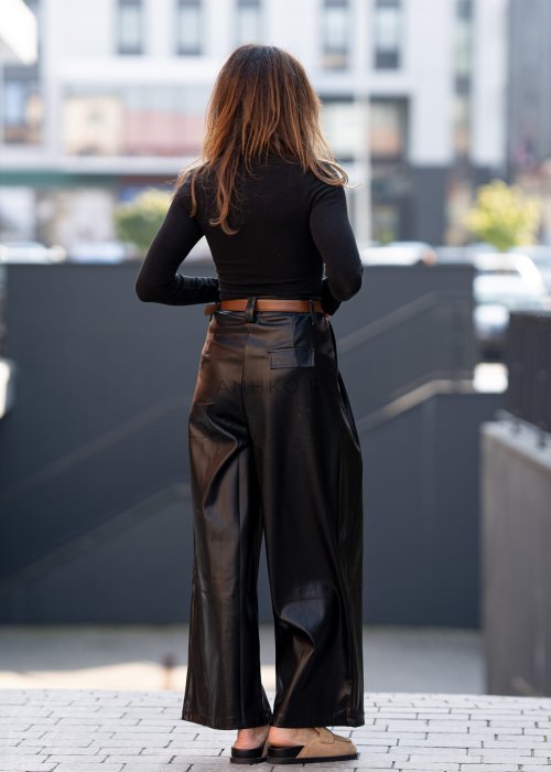 czarne spodnie z ekoskóry o luźnym kroju