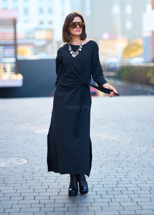 Czarna długa bluzka z długim rękawem i wiązaniem w talii