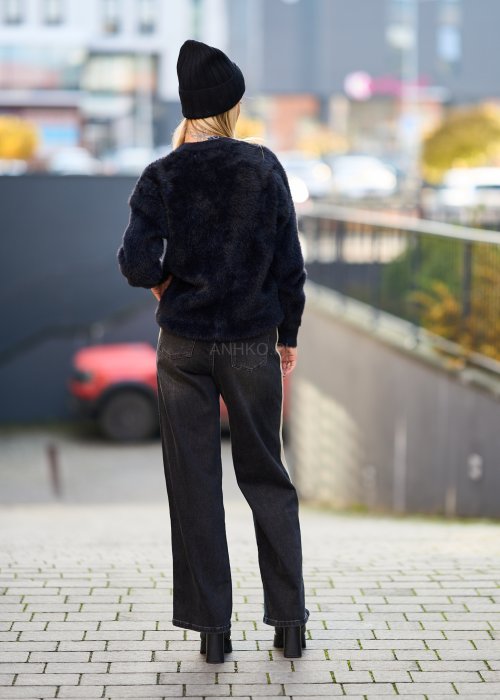 Ciepły czarny sweter damski z motywem motyli, miękki puszysty materiał, styl streetwear