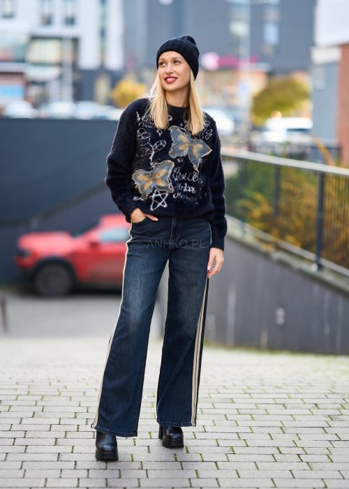 Ciepły czarny sweter damski z motywem motyli, miękki puszysty materiał, styl streetwear