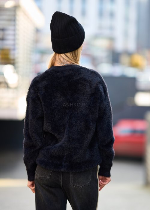 Ciepły czarny sweter damski z motywem motyli, miękki puszysty materiał, styl streetwear