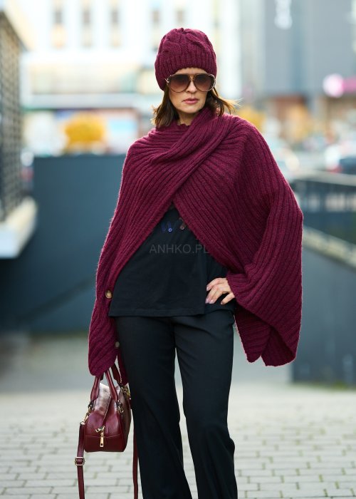 Bordowe dzianinowe ponczo damskie z prążkowanej tkaniny, fason oversize, styl boho